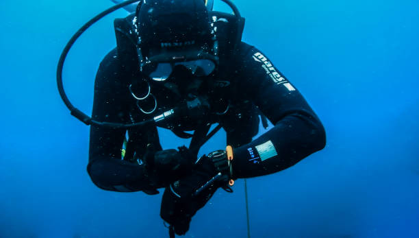 indonesia-exploración científica-divers-subwater backscatter localización - getty images fotografías e imágenes de stock