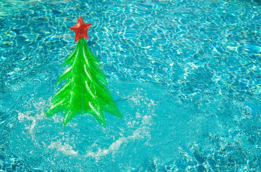 Inflatable Christmas Tree Rushes out of the Pool