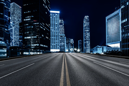 inner-city-road-hong-kong-picture-id1124636717