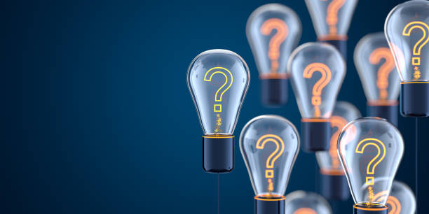 innovación y nuevas ideas concepto de bombilla con el signo de interrogación - questions fotografías e imágenes de stock