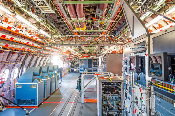 dentro de la aeronave bajo prueba, el equipo es mecanismos de equipos de salón. - aerodinamica fotografías e imágenes de stock