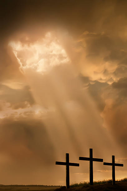 inspirational religieux illustration dernières storm léger et les poutres trois croix - good friday photos et images de collection