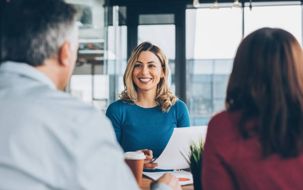 Insurance agent Couple with Insurance agent insurance stock pictures, royalty-free photos & images