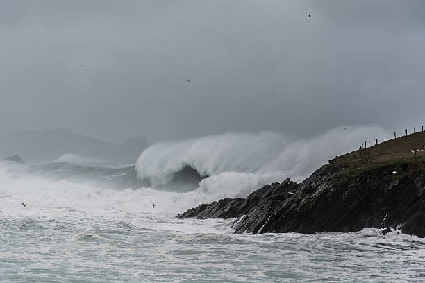 Irish weather Irish weather on the coast, giant waves county kerry stock pictures, royalty-free photos & images