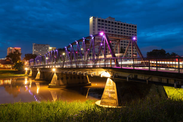 de ijzeren brug - chiang mai stad stockfoto's en -beelden