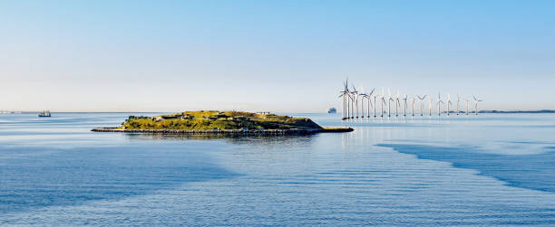 île middelgrundsfortet sur la côte de copenhague au danemark - transition énergétique photos et images de collection