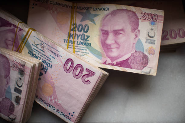 isolado 200 lira turca banknots - dinheiro - fotografias e filmes do acervo