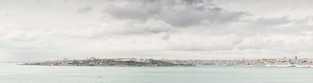 istanbul bosphorus and old city peninsula panorama - karaköy istanbul stockfoto's en -beelden