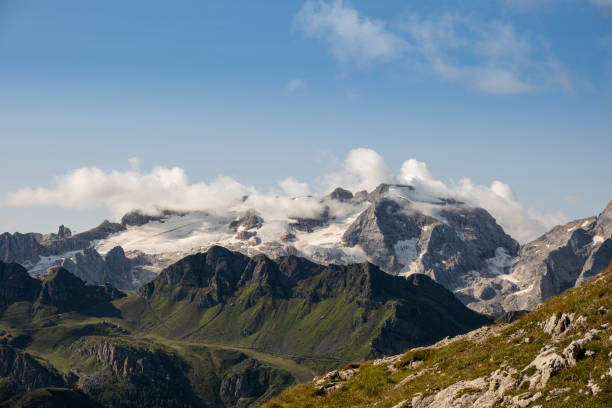 итальянские альпы доломи - marmolada стоковые фото и изображения