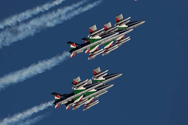 italienische besondere einheit airforce frecce tricolori - italienisches militär stock-fotos und bilder