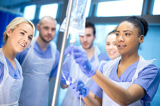 iv nurse training nurse shows other trainees how to use the IV drip medical schools stock pictures, royalty-free photos & images