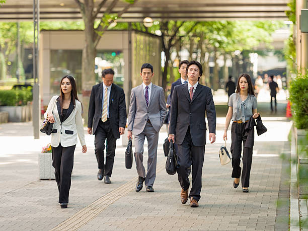 東京で日本のビジネスの通勤者 - 通勤 ストックフォトと画像