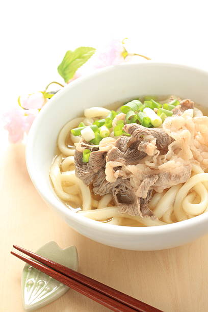日本の食べ物、牛やうどん - うどん 上から ストックフォトと画像