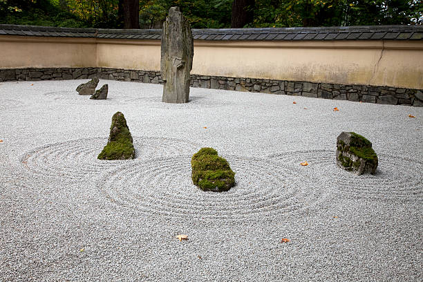 японский сад - японский сад камней стоковые фото и изображения