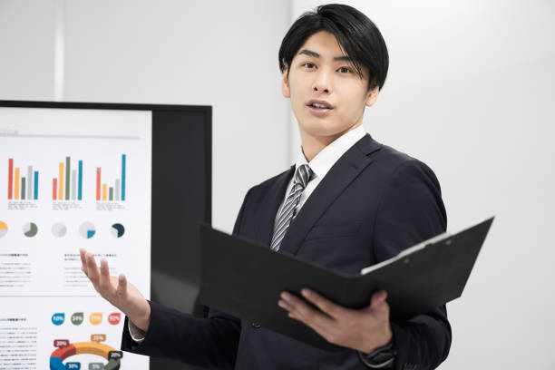 日本人男性ビジネスマン - プレゼン ストックフォトと画像