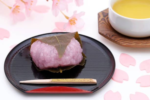 日本の桜餅のデザートを料理に - 桜餅 ストックフォトと画像