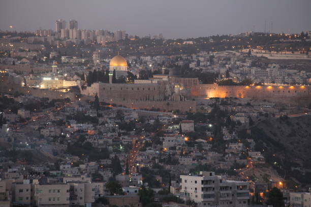 jerusalem altstadt skyline panorama-luftbild - al aqsa moschee stock-fotos und bilder