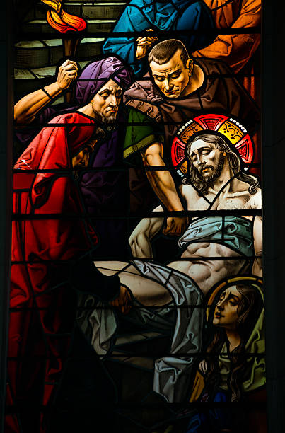scène de crucifixion de jésus dans un vitrail à la havane, cuba - good friday photos et images de collection
