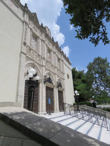 Jewish Temple in San Antonio, Texas, USA San Antonio, Texas, USA – June 12, 2018: Temple Beth-El is one of many Jewish synagogues and temples throughout the city. texas synagogue stock pictures, royalty-free photos & images