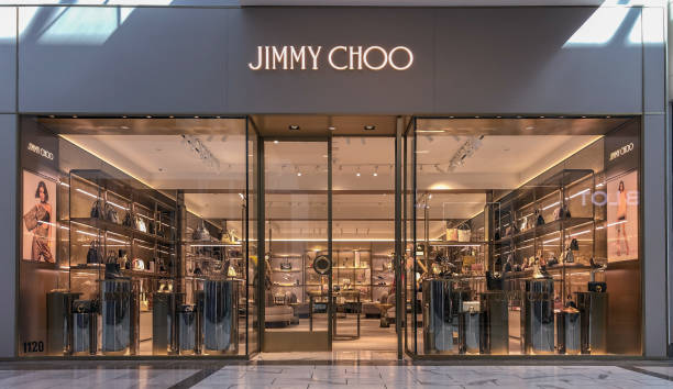 Jimmy Choo Store, Chandler Mall, Arizona,USA Jimmy Choo is a Malaysian and British fashion designer specialized in luxury women shoes. store window stock pictures, royalty-free photos & images