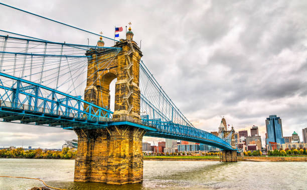 John A. Roebling Suspension Bridge across the Ohio River in the USA John A. Roebling Suspension Bridge between Cincinnati, Ohio and Covington, Kentucky spanning the Ohio River. United States cincinnati stock pictures, royalty-free photos & images