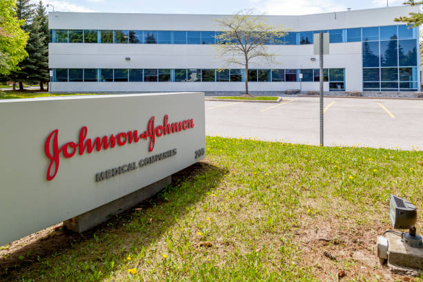 온타리오 주 마크햄에 있는 존슨 &amp; 존슨 의료 제품 회사 - johnson & johnson 뉴스 사진 이미지