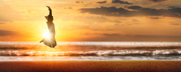 joyful leap på sunset beach - energetic jumping bokeh bildbanksfoton och bilder