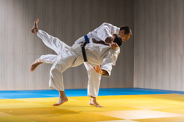 Brazilian jiu jitsu instructor demonstrates ground 