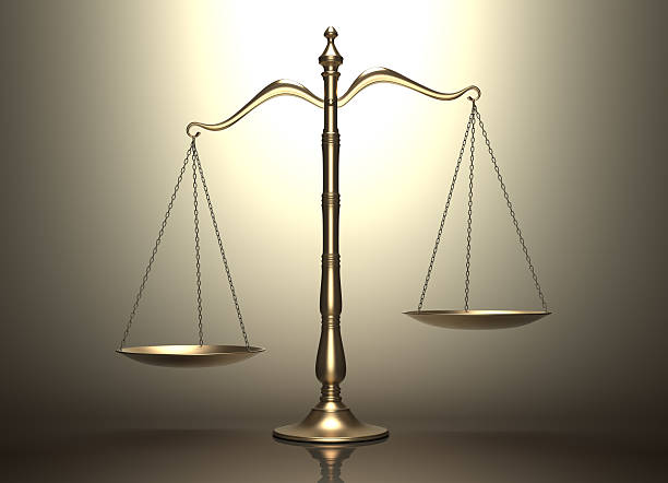 ¿Por qué las escalas de justicia están desequilibradas?