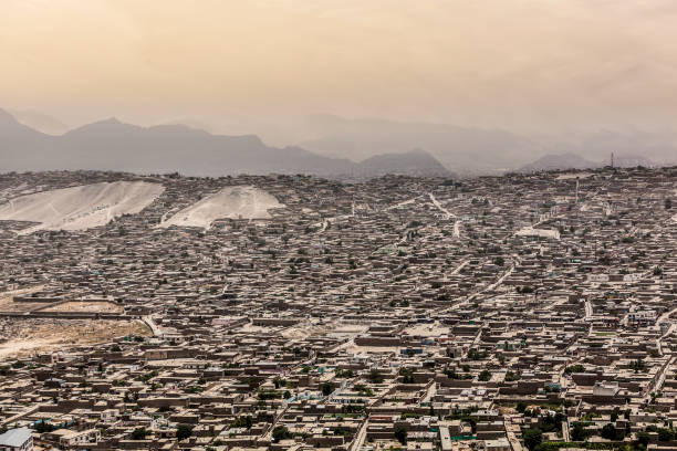 ville de kaboul vue aérienne - afghanistan photos et images de collection