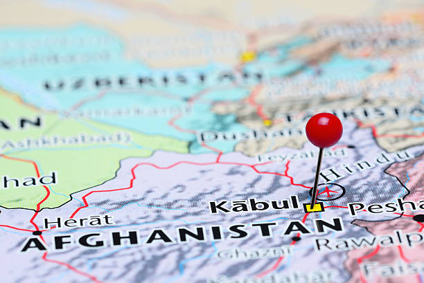 kabul pinned en un mapa de asia - afghanistan fotografías e imágenes de stock
