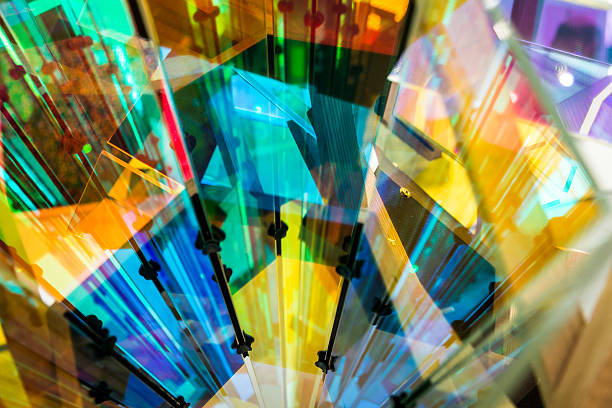 calidoscopio efectos producidos por luz reflejada en los espejos - kaleidoscope fotografías e imágenes de stock