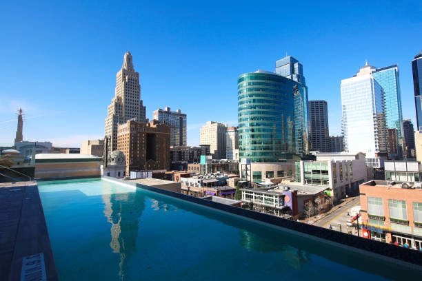 Kansas City Rooftop Pool kansas city skyline overland park stock pictures, royalty-free photos & images