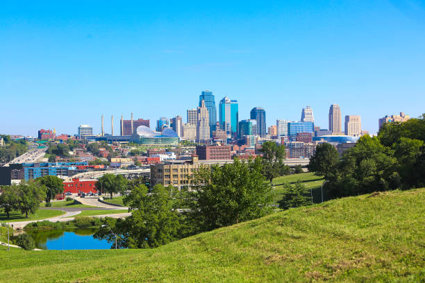 Kansas City Skyline Lake View Hills beautiful KC Skyline hills overland park stock pictures, royalty-free photos & images
