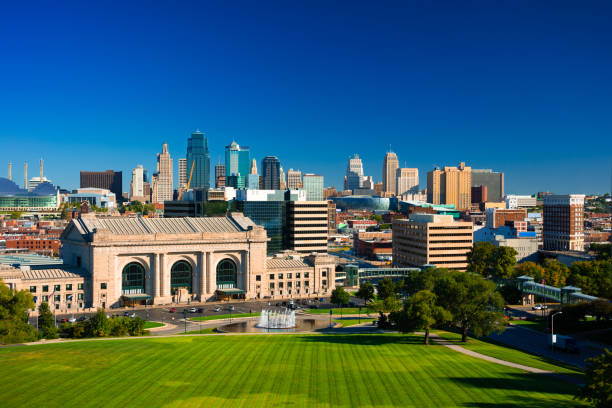 Kansas City Skyline W/ Union Station, Park, And Fountain Downtown Kansas City skyline view with a deep blue sky in the background and Union Station, a fountain, and Penn Valley Park in the foreground. kansas city missouri stock pictures, royalty-free photos & images
