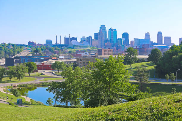 Kansas City Skyline Water View Kansas City Skyline and Lake overland park stock pictures, royalty-free photos & images