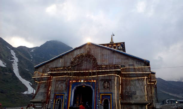 kedarnath temple is a Hindu temple. kedarnath temple is a Hindu temple (shrine) dedicated to Lord Shiva. Located on the Garhwal Himalayan range near the Mandakini river, Kedarnath is located in the state of Uttarakhand, India. kedarnath temple stock pictures, royalty-free photos & images