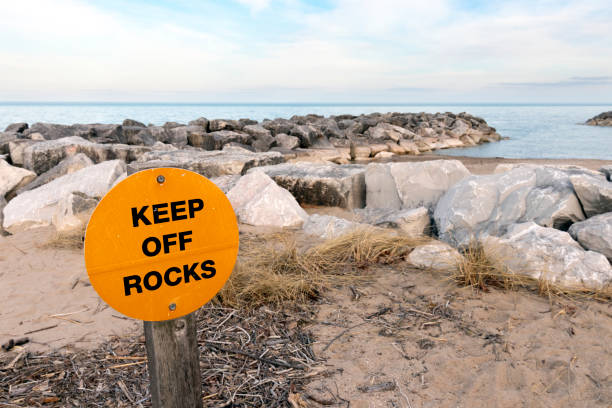 mantener fuera de las rocas señal - highland park fotografías e imágenes de stock