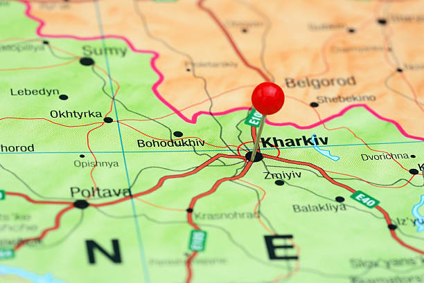 kharkiv fixo num mapa da europa - kharkiv imagens e fotografias de stock