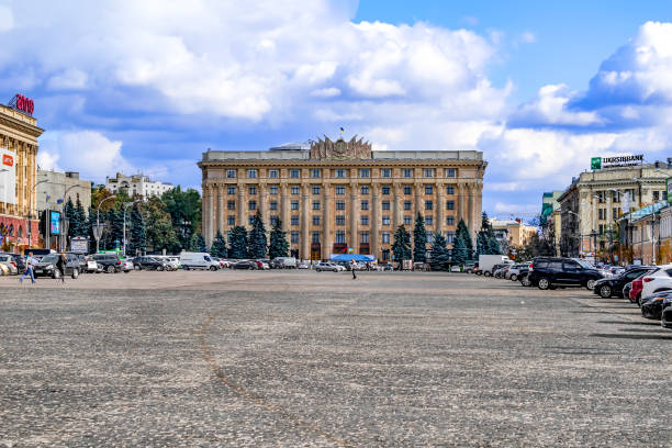 kharkiv regional state administration view from freedom square in kharkov - kharkiv imagens e fotografias de stock