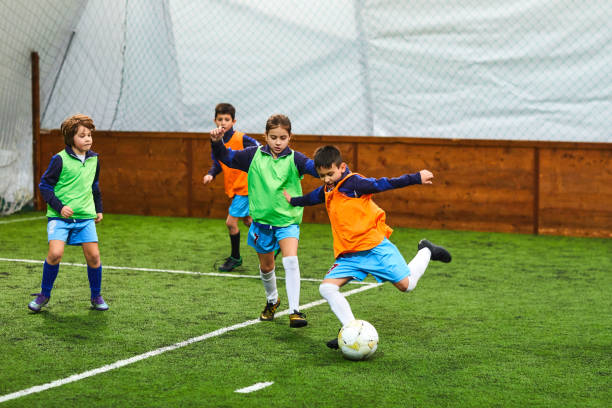 kids soccer - futsal imagens e fotografias de stock