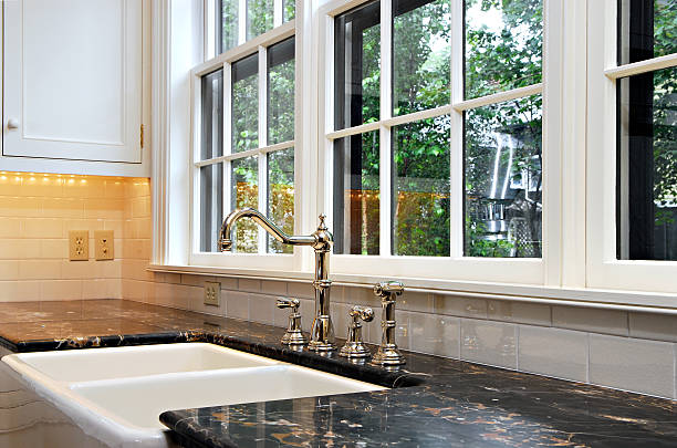 kitchen sink with a view - symmetri bildbanksfoton och bilder
