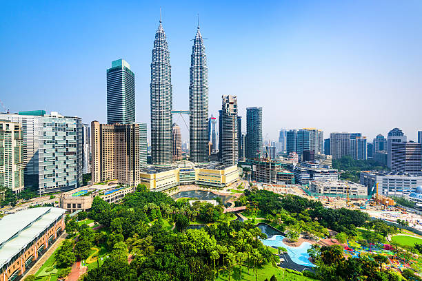 kuala lumpur skyline - business malaysia stockfoto's en -beelden