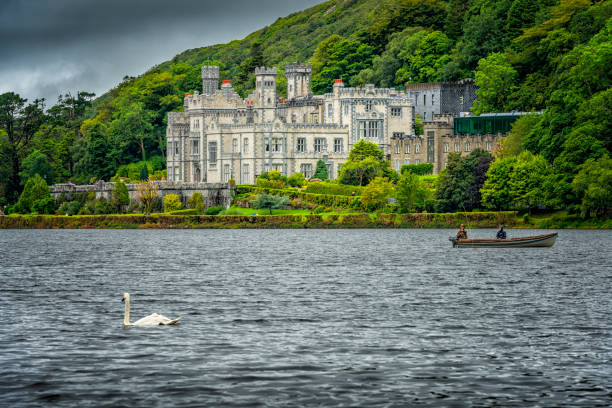 Kylemore Abbey, Co. Galway, Ireland Connemara, Ireland - August 06, 2018: Kylemore Abbey, Co. Galway in Irland. Founded in 1665. Ready built in 1871. connemara stock pictures, royalty-free photos & images