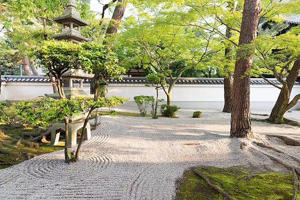 киото храм chionji hyakumanben - японский сад камней стоковые фото и изображения