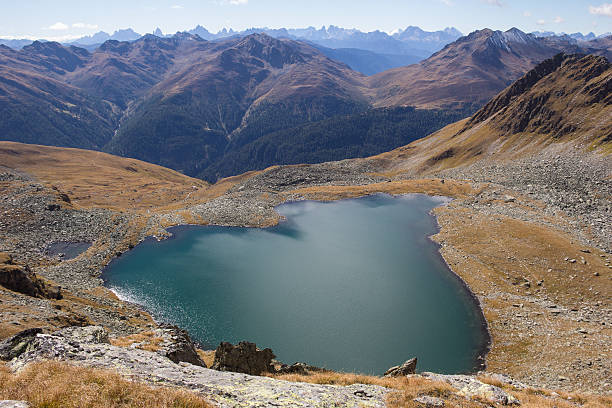lago oberseitsee 2.576 m al monte seespitze 3.021 m st. jakob defereggental - jacobs foto e immagini stock