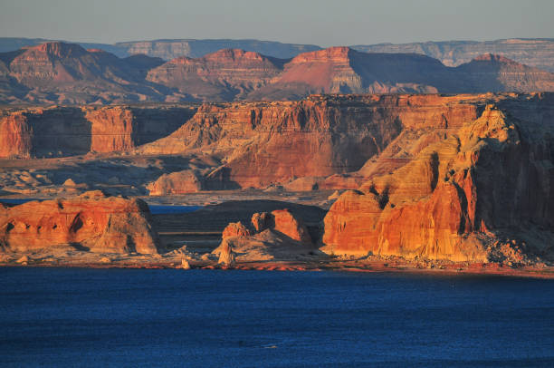 Lake Powell sunset Sunset view of the buttes and cliifs around Lake Powell, over the state border in Utah, from the Wahweap Overlook, near Page, Glen Canyon National Recreation Area, Arizona, Southwest USA colorado plateau stock pictures, royalty-free photos & images