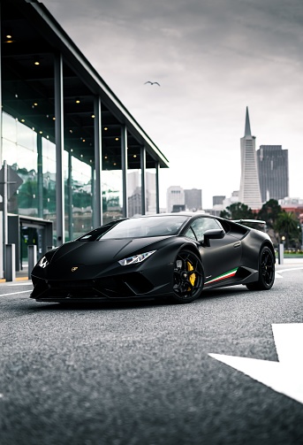 San Fran, CA, USA
5/12/2022
Lamborghini Huracan Performante parked with the Trans America building in the background
