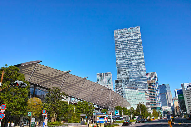 東京駅出口の風景 - 東京駅 ストックフォトと画像