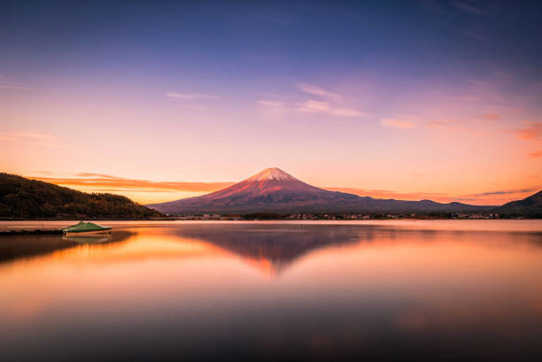 富士河口湖における河口湖畔のふじの景観像 - 富士山 ストックフォトと画像